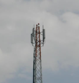 Примеры размещения антенн базовых станций сотовой связи на зданиях и отдельно стоящих мачтах - вредное воздействие мобильных телефонов